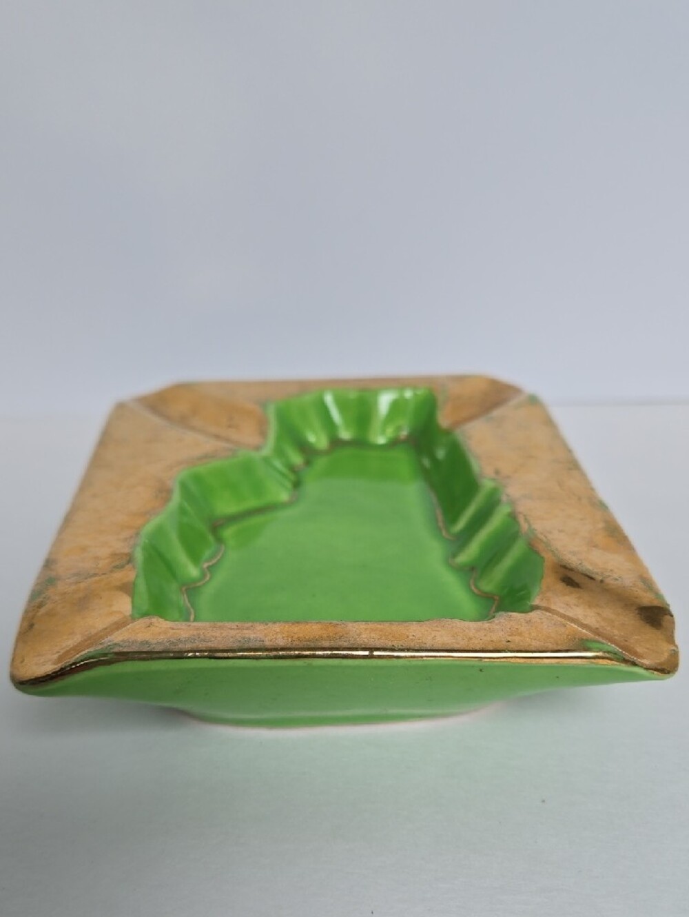 Vintage Green New Hampshire State-Shaped Ceramic Ashtray with Gold Trim - Picture 4 of 14